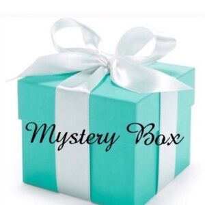 Mystery Box 📦 5 items Women’s plus size clothing! add size in the comments